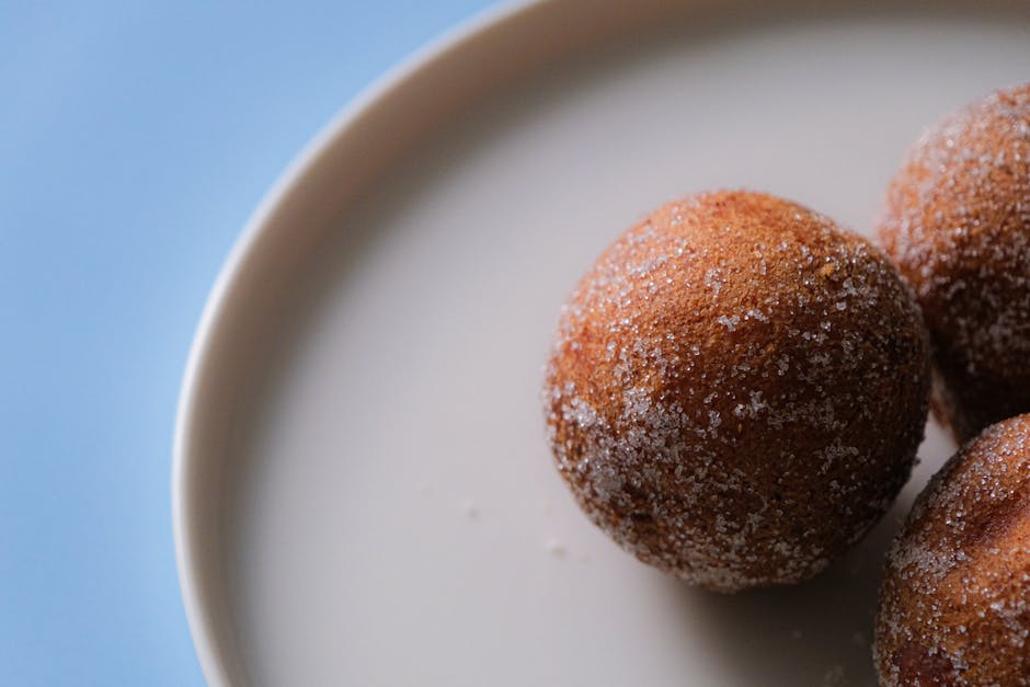 デザート好きの方にぴったりな、砂糖でコーティングされたおいしいペストリーのクローズアップ写真。